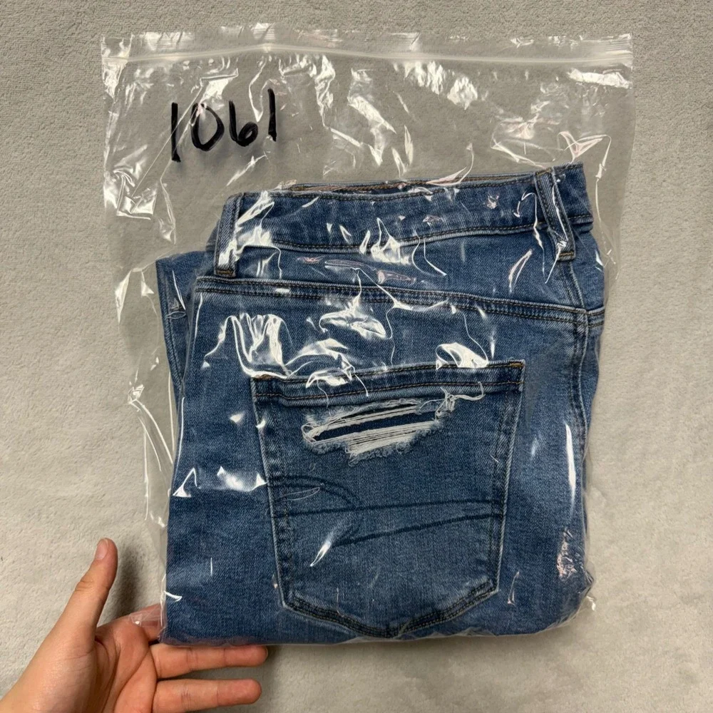 American Eagle Strigid Mom Jeans Womens 14 Short Blue Distressed High Rise Denim